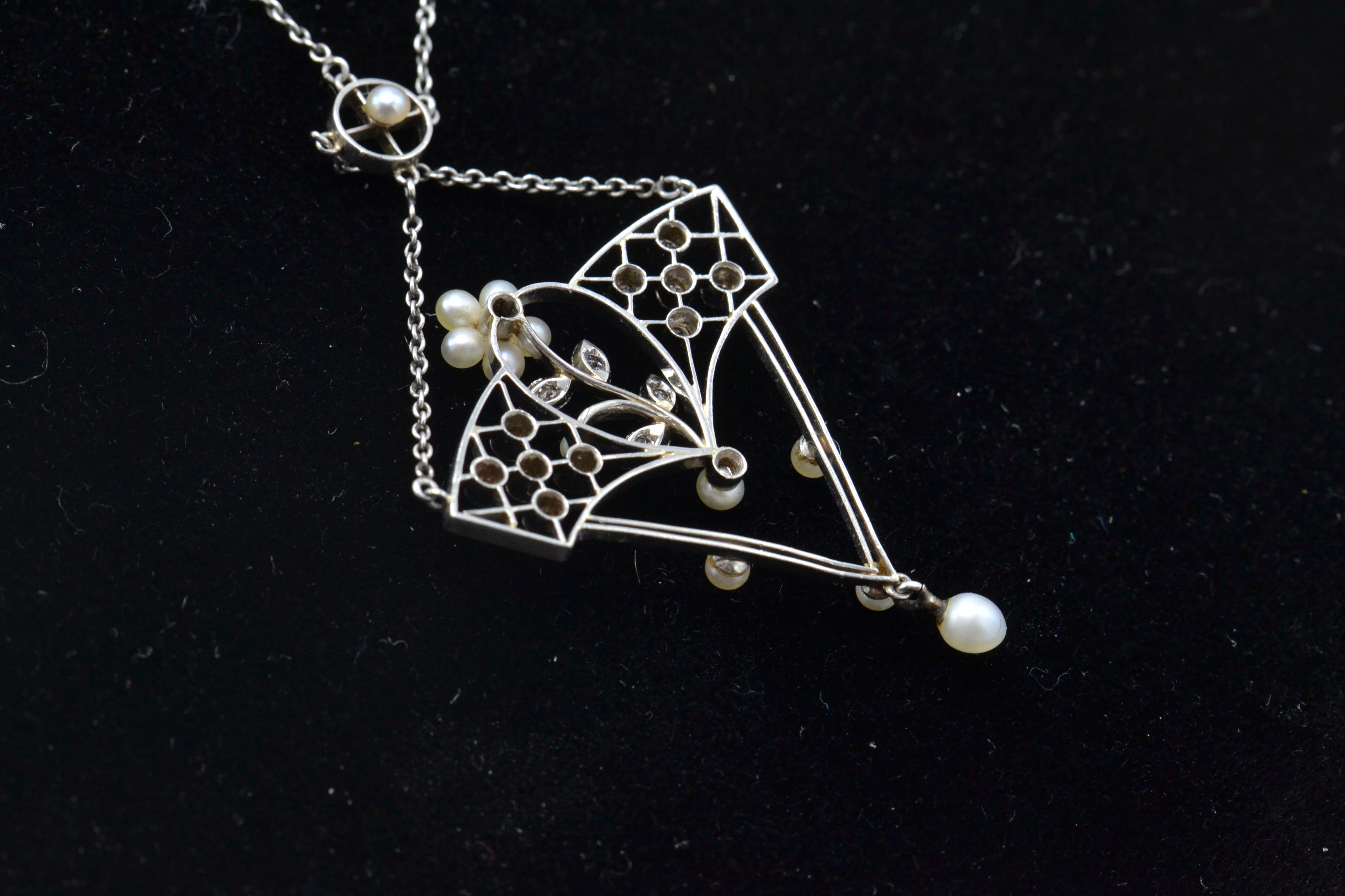 A white gold Art Nouveau pearl and diamond pendant necklace - Image 5 of 5