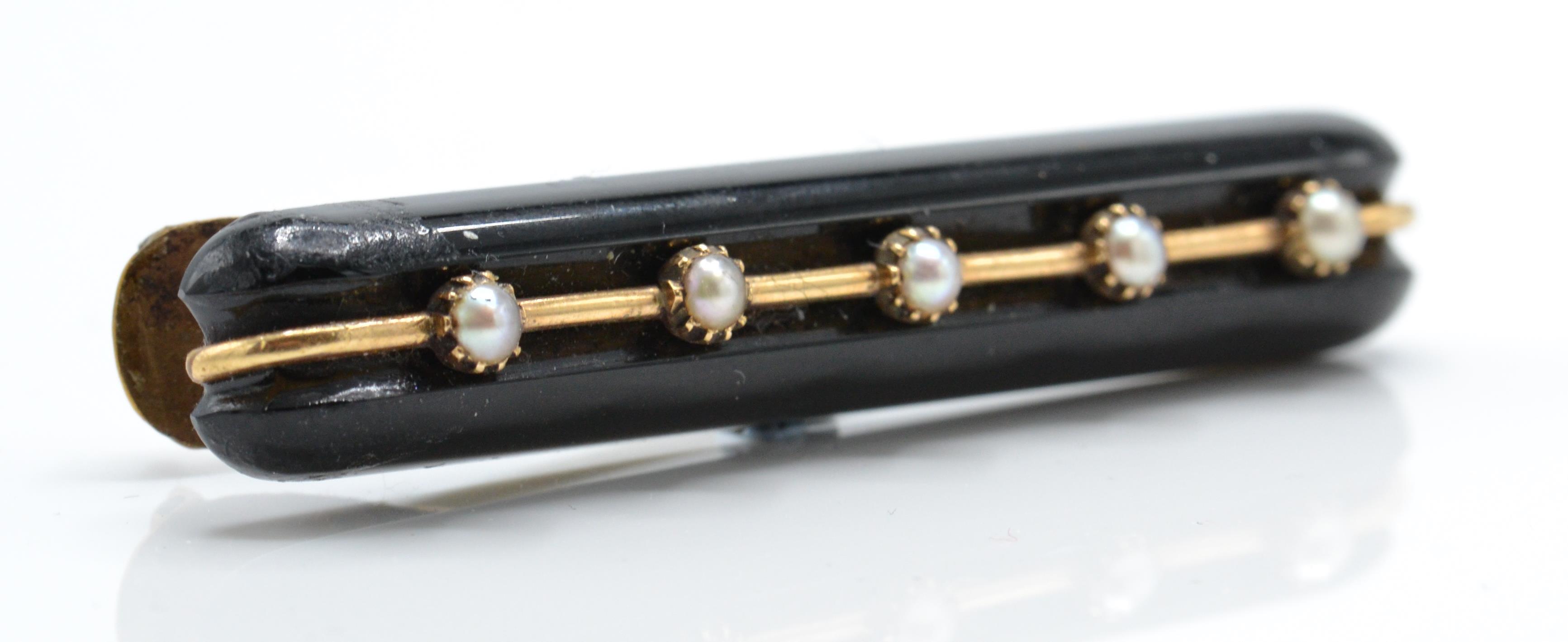 A 19th century 9ct gold and pearl mounted bar mourning brooch. - Image 2 of 4