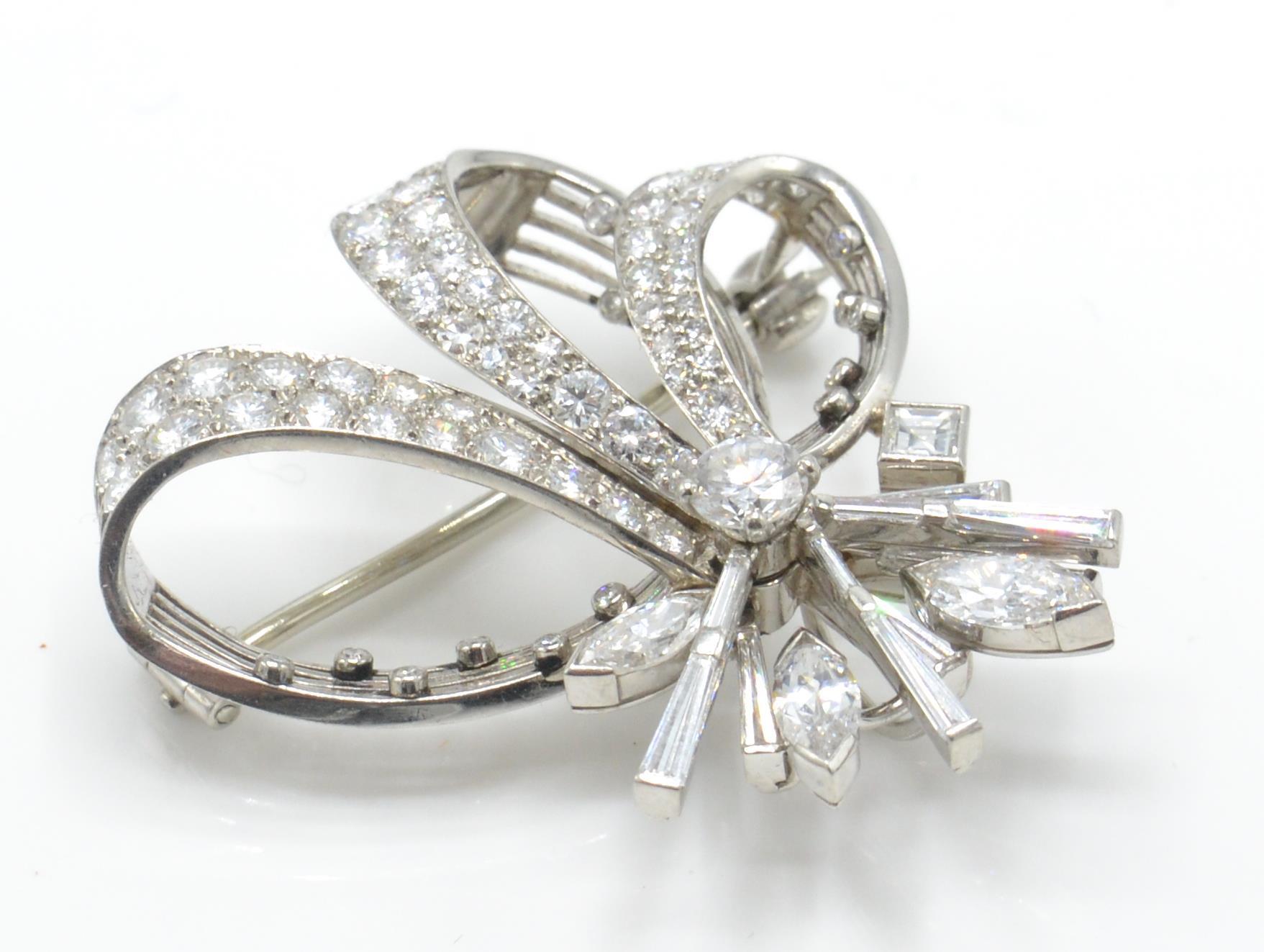 An 18ct gold, platinum and diamond Cartier brooch pin in the form of a ribbon spray - Image 2 of 11