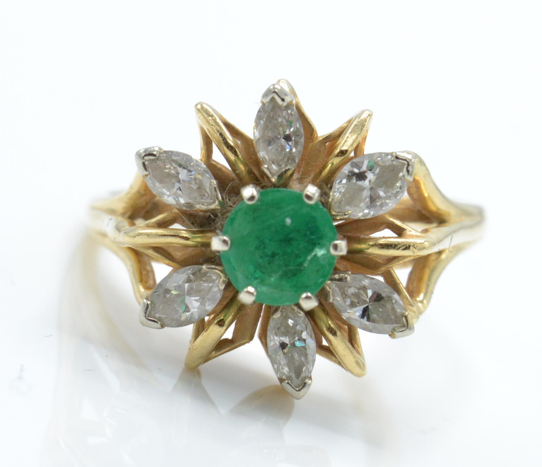 A 14ct Gold Emerald & Diamond Cluster Ring - Image 2 of 5