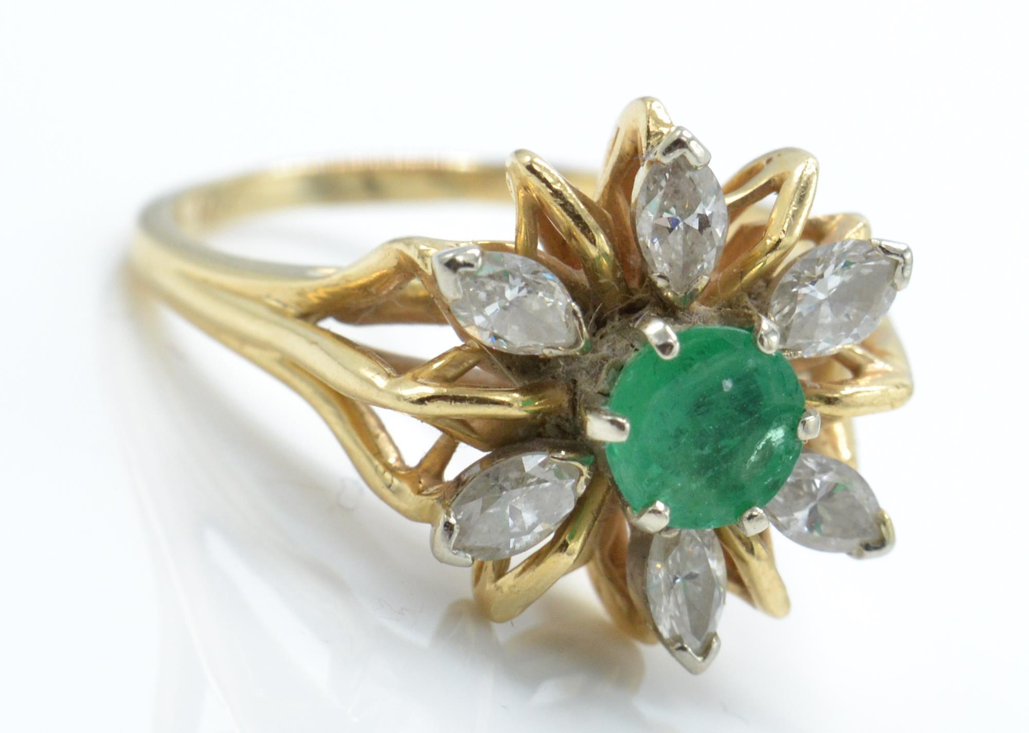 A 14ct Gold Emerald & Diamond Cluster Ring - Image 3 of 5