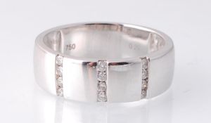 A Hallmarked 18ct White Gold & Diamond Band Ring