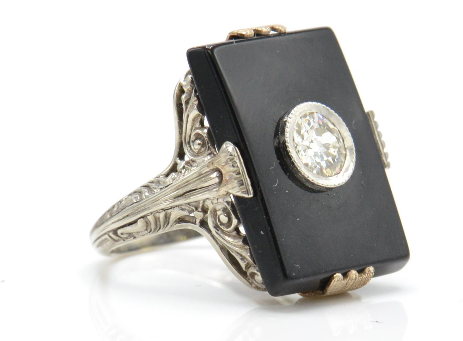 An 18ct Gold Onyx & Diamond Plaque Ring - Image 3 of 5