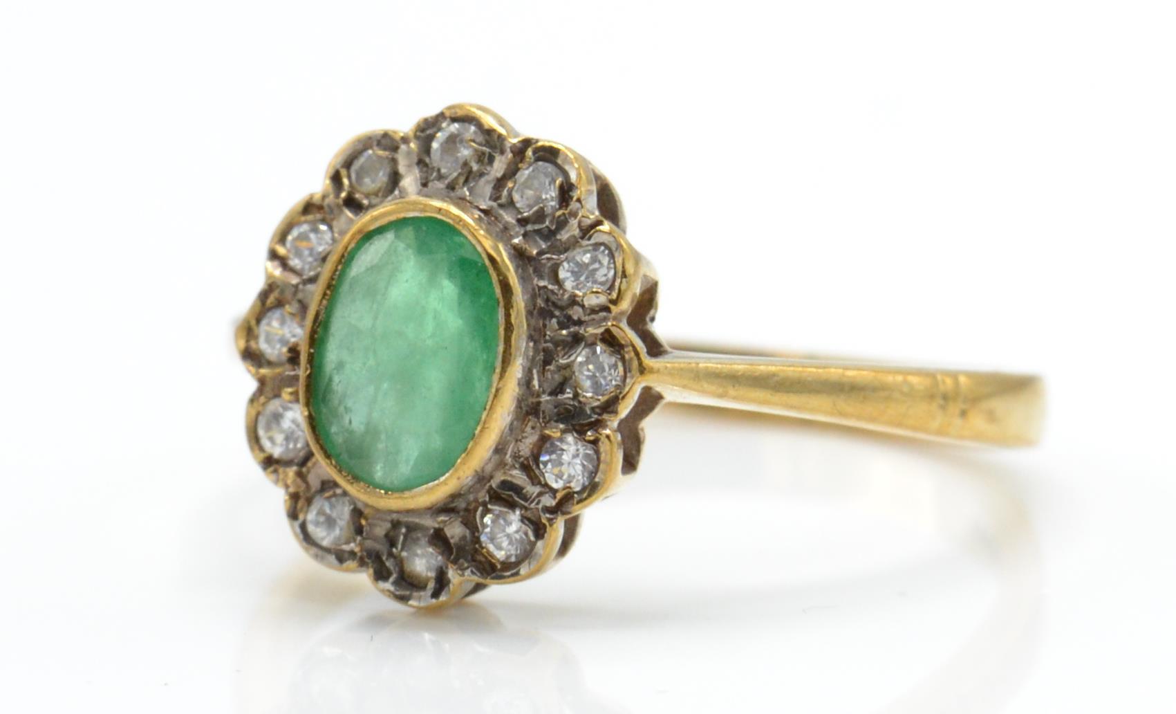 A hallmarked 9ct emerald and diamond cluster ring - Image 2 of 5