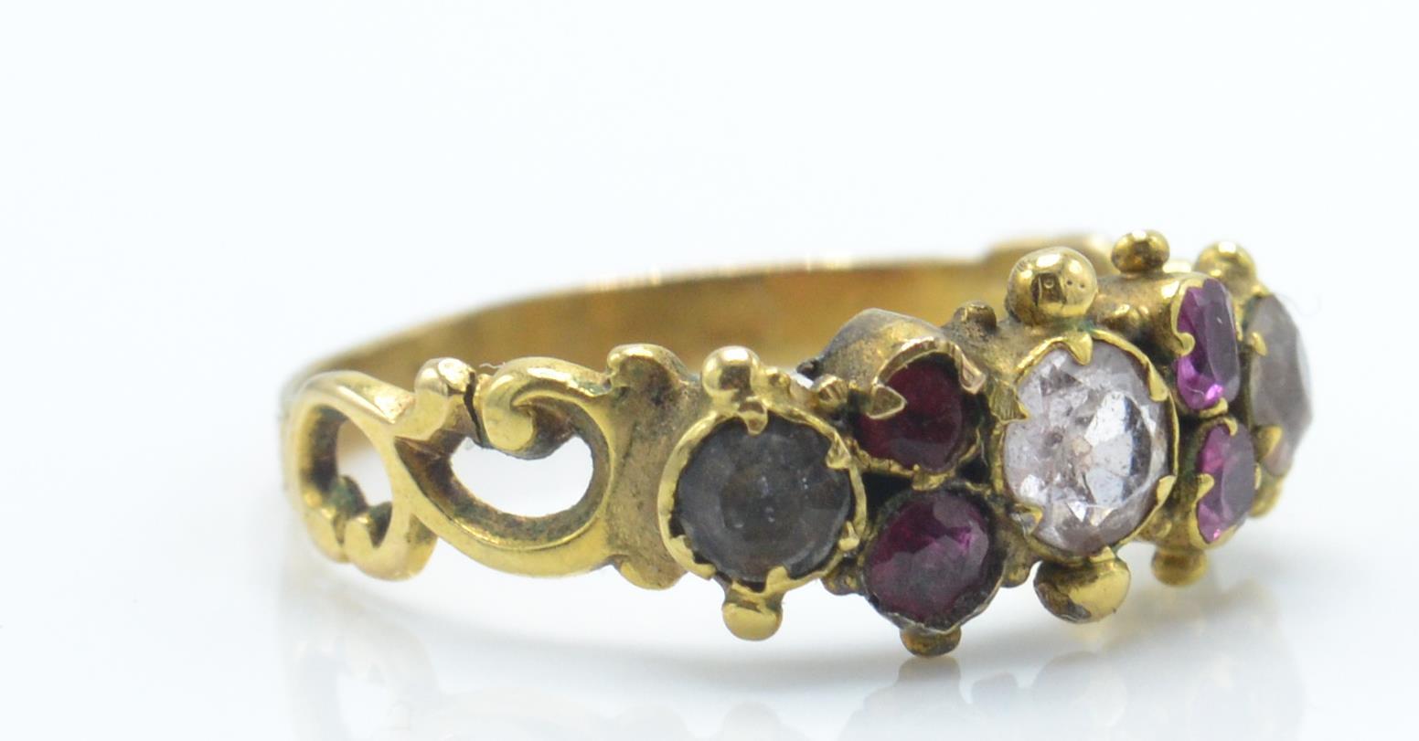 An antique gold ruby and coloured stone ring. The ring being set with ruby, white and red and pink - Image 3 of 4