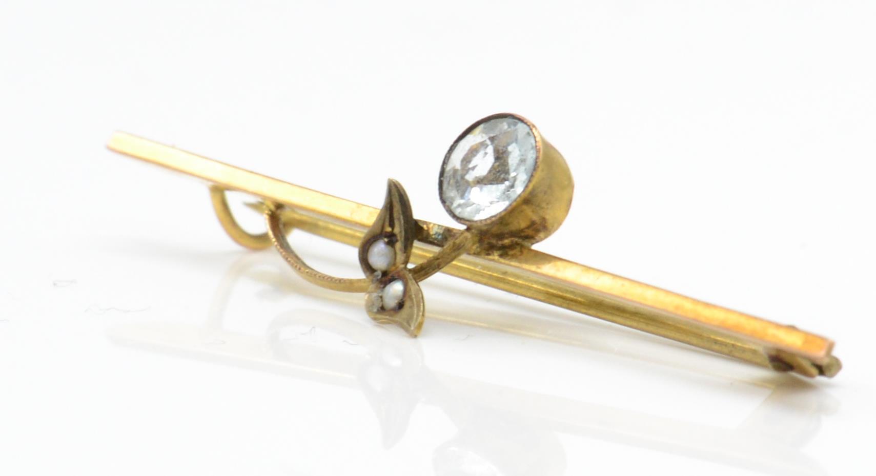 A 9ct gold aquamarine and pearl bar brooch pin. - Image 2 of 4