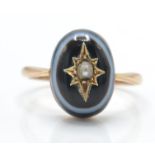 An Antique 9ct Gold Banded Agate & Pearl Ring