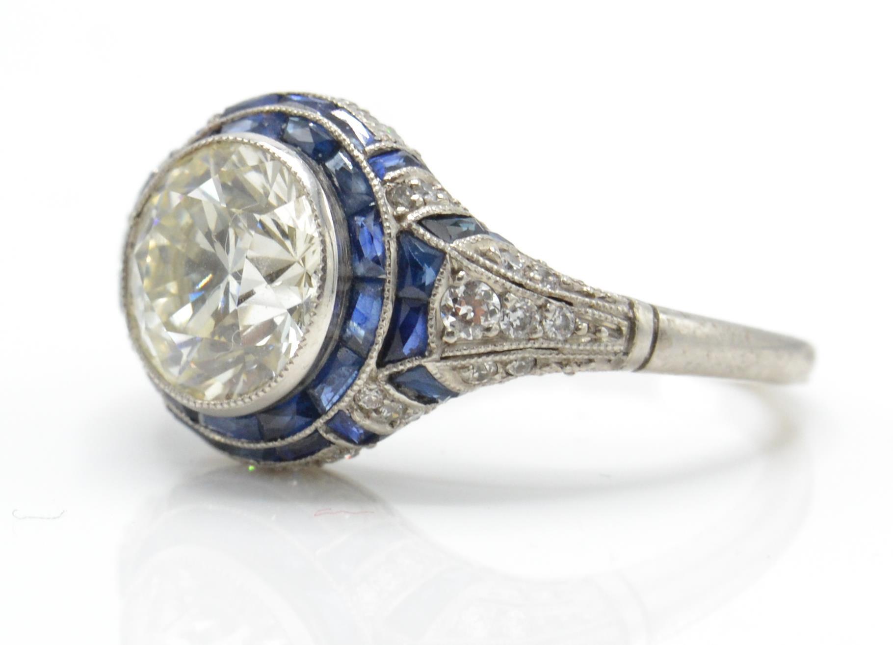 An Art Deco Platinum Diamond & Sapphire Ring - Image 2 of 5