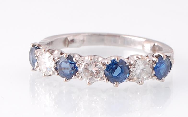 18CT WHITE GOLD SAPPHIRE AND DIAMOND RING - Image 6 of 6