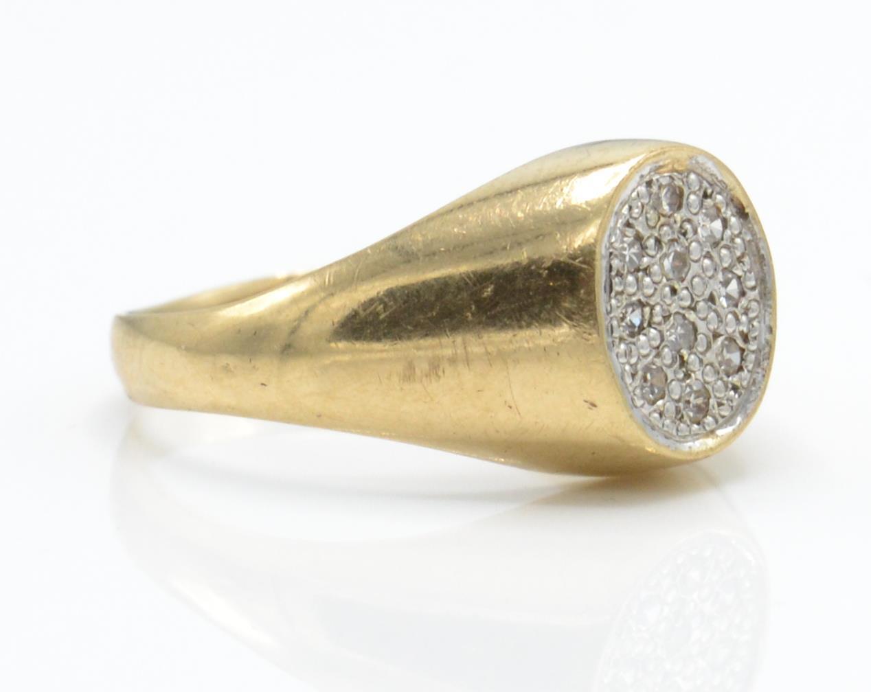 A hallmarked 9ct gold and diamond ring. The ring having a central oval plaque set - Image 2 of 4