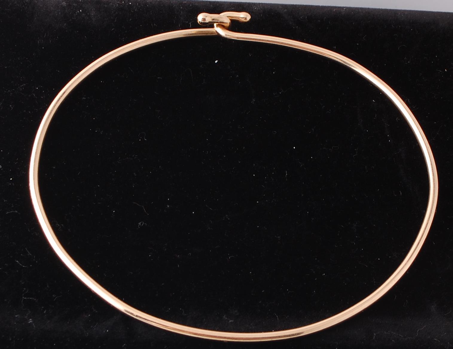 9CT GOLD CHOKER OF CIRCULAR FORM WITH CROOK CLASPS - Image 2 of 3