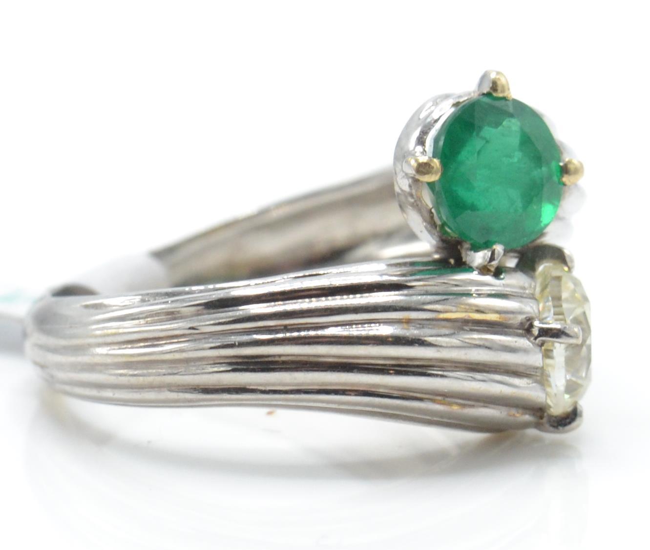 An emerald and diamond toi et moi ring. Estimated diamond weight 0.70cts - Image 5 of 6