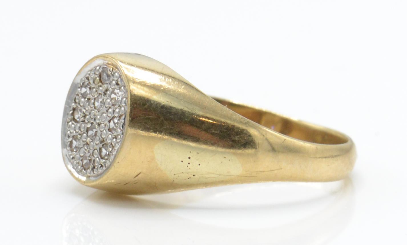 A hallmarked 9ct gold and diamond ring. The ring having a central oval plaque set - Image 3 of 4