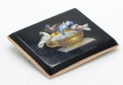 An onyx and gold pietra dura mosaic brooch pin. The brooch depicting a mosaic of Pliny's doves