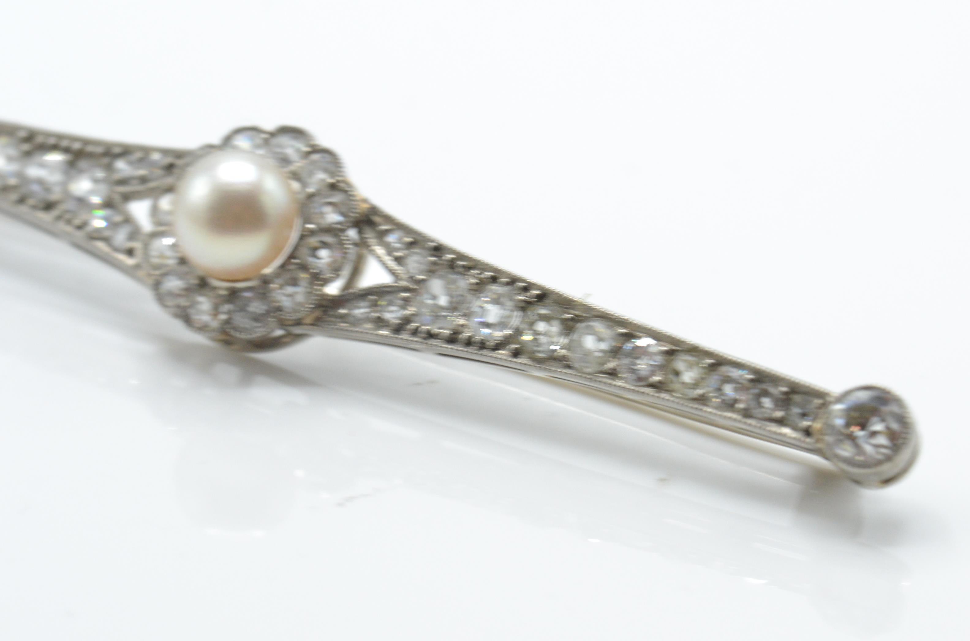 A 14ct white gold pearl and diamond bar brooch pin. The brooch set with a central pearl - Image 3 of 6