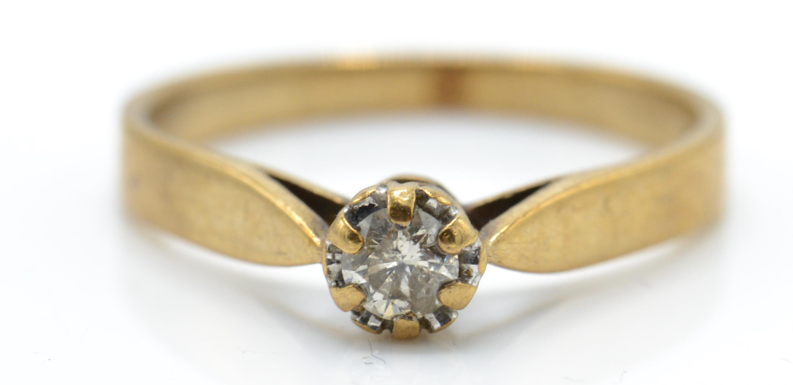 A hallmarked 9ct gold and diamond solitaire ring - Image 3 of 4