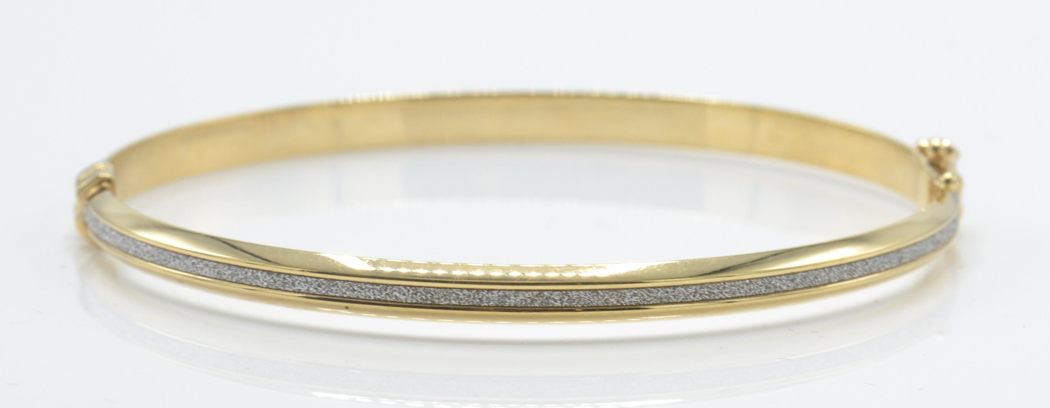 A Hallmarked 9ct White & Yellow Gold Bangle