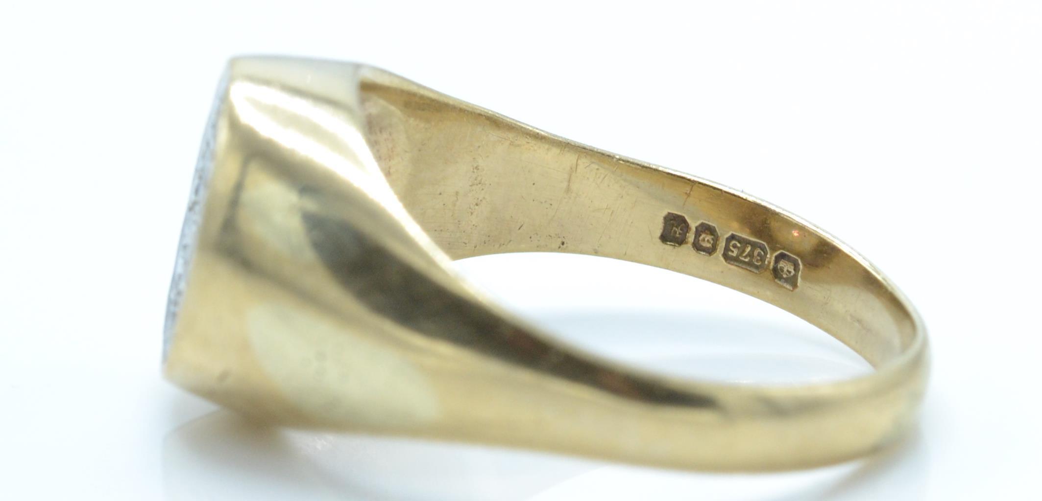 A hallmarked 9ct gold and diamond ring. The ring having a central oval plaque set - Image 4 of 4