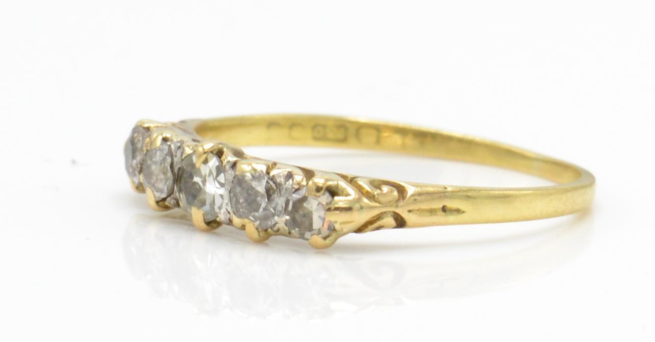A hallmarked 18ct gold 5 stone diamond ring - Image 2 of 4