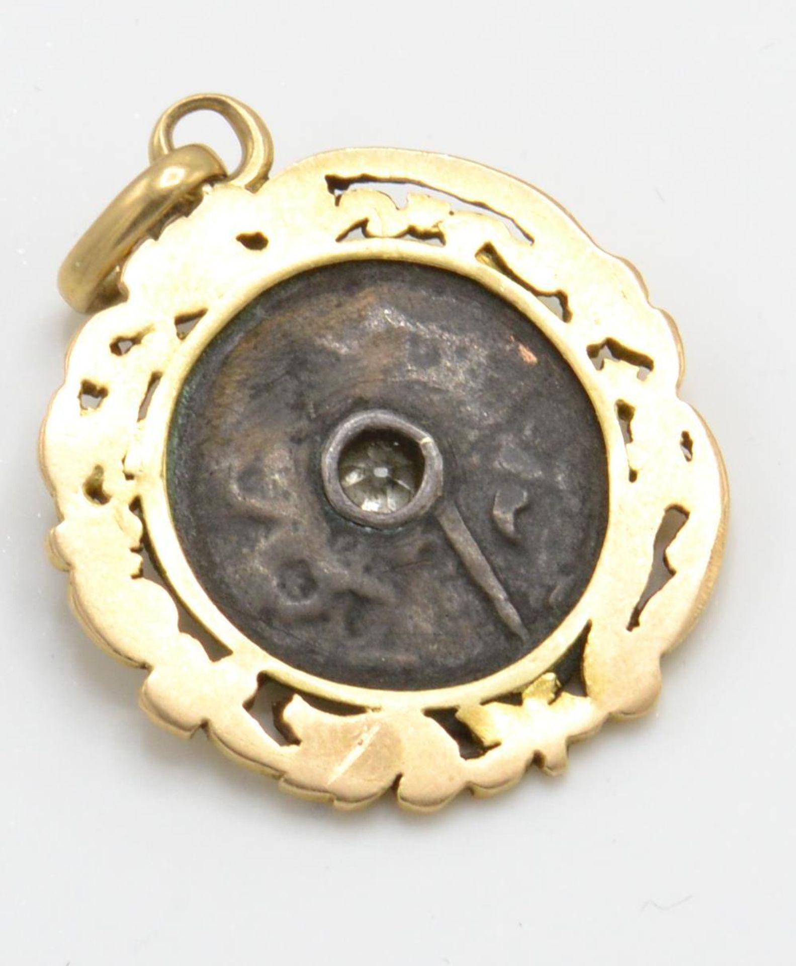 A 19th century gold and diamond pendant. The pendant having a gold scrolled foliate mount - Bild 3 aus 3