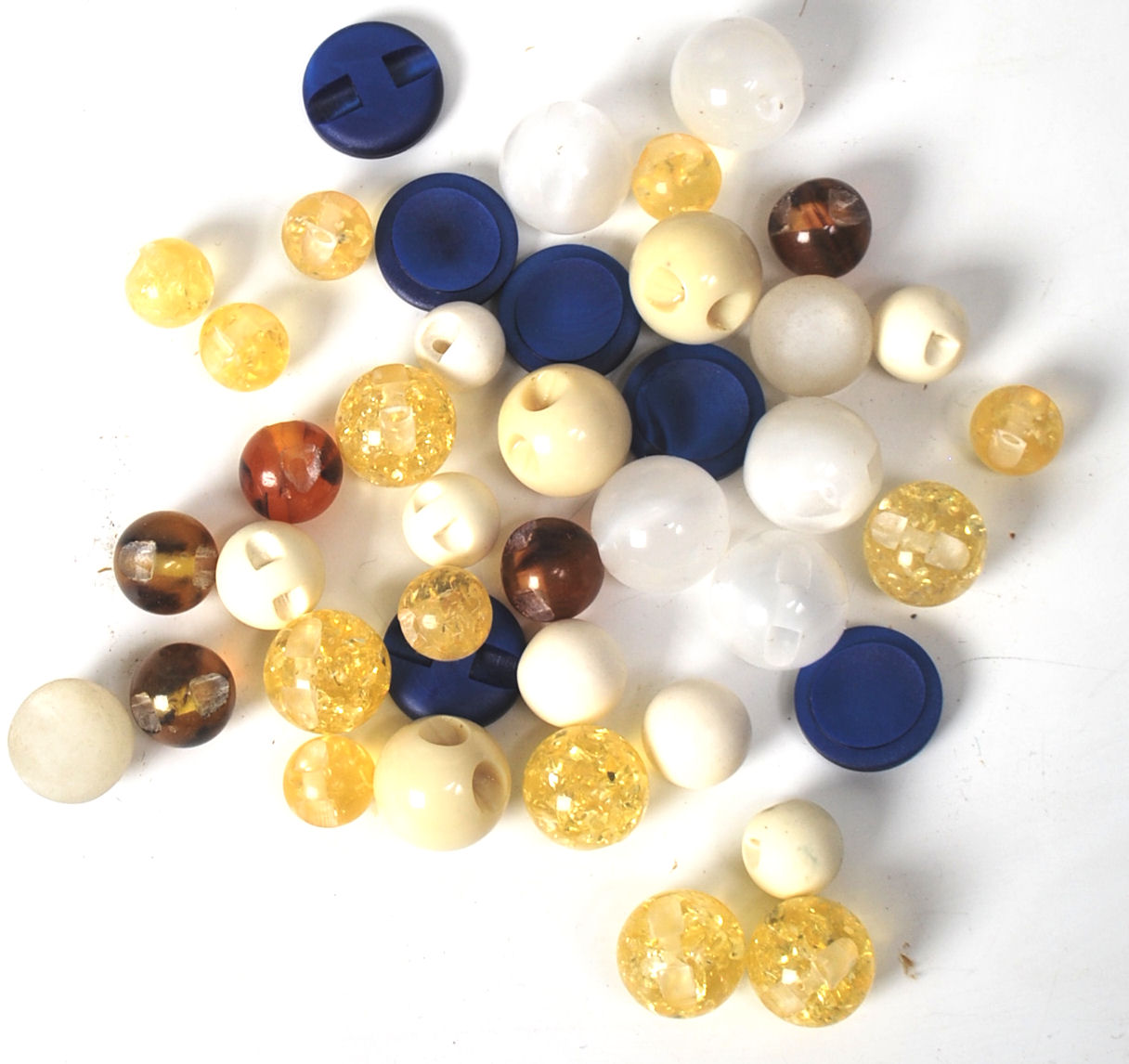 FROM A LARGE PRIVATE COLLECTION OF BUTTONS - Image 4 of 5