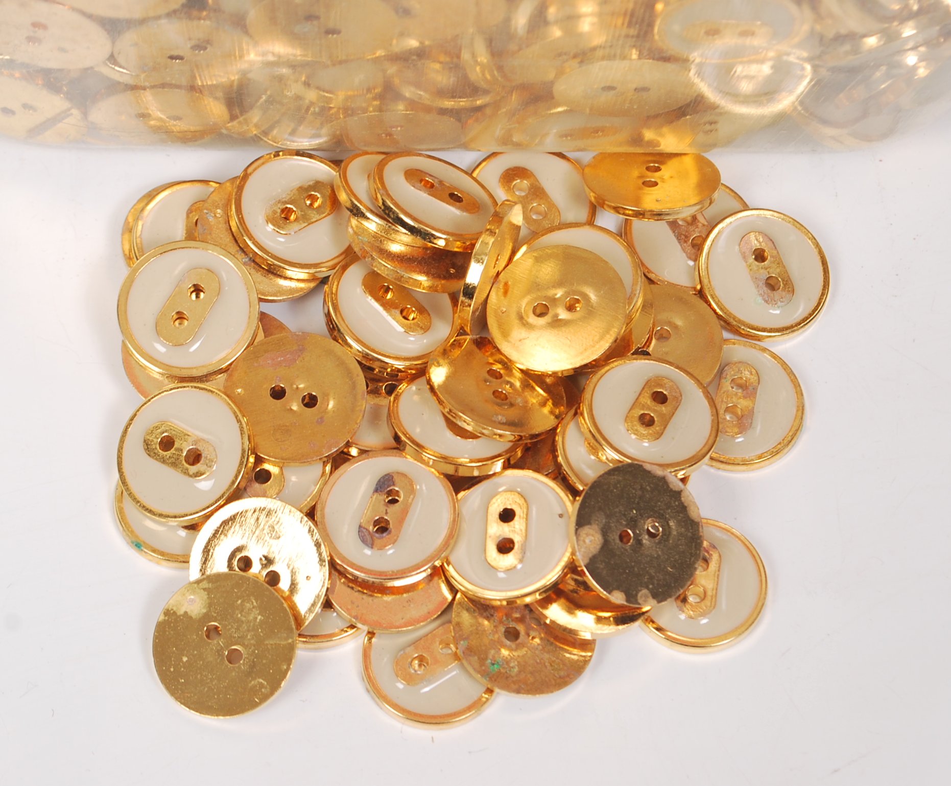 FROM A LARGE PRIVATE COLLECTION OF BUTTONS - Image 3 of 5