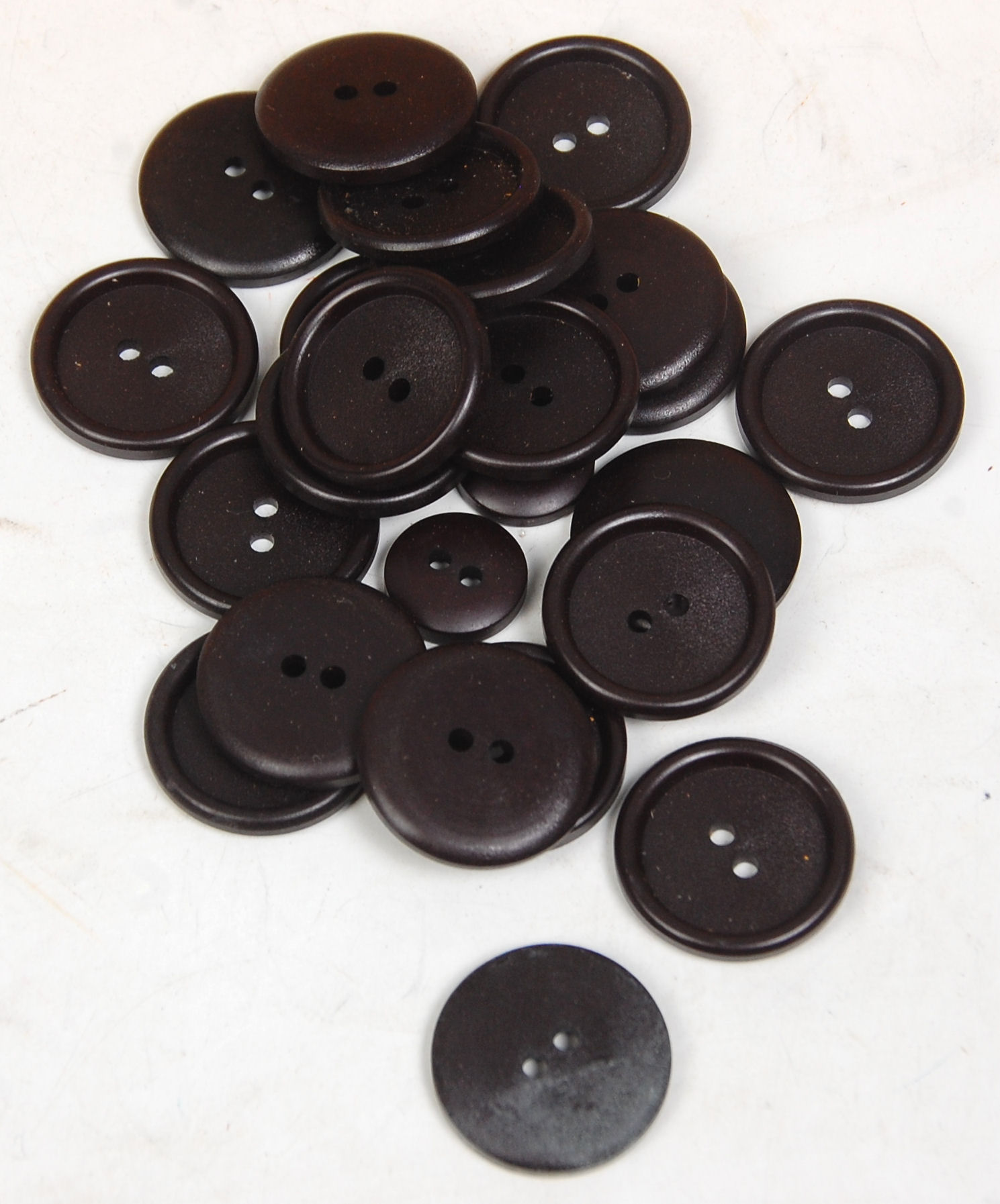 A good collection of mid 20th century circa 1950's plastic buttons to include plastic sank - Image 9 of 11