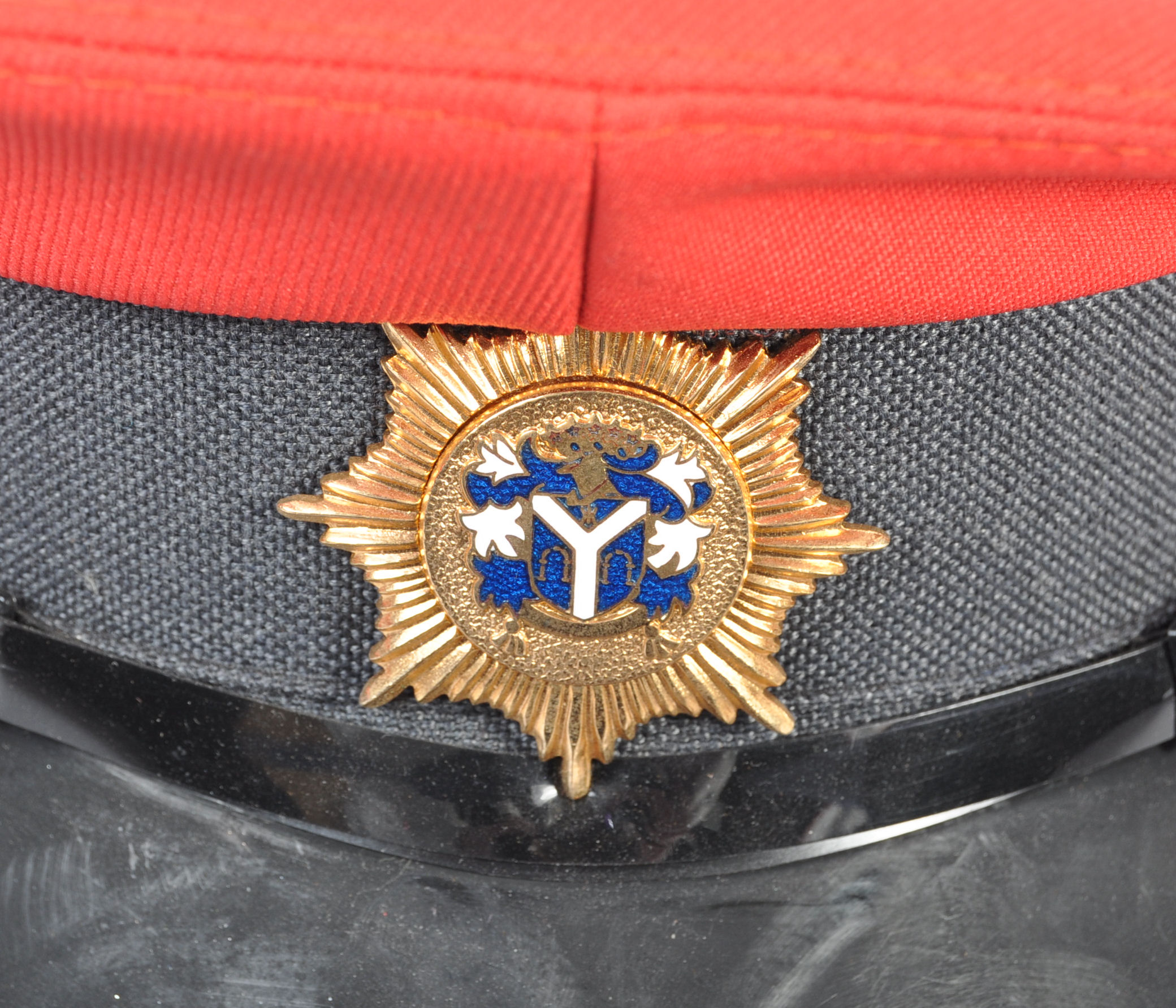 UNIFORM AND FANCY DRESS - A COLLECTION OF SIX MILITARY SERVICE CAPS. - Image 2 of 7