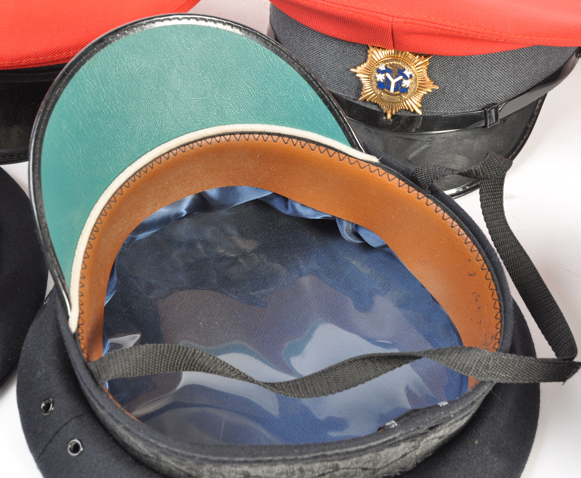 UNIFORM AND FANCY DRESS - A COLLECTION OF SIX MILITARY SERVICE CAPS. - Image 6 of 7