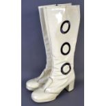 UNIFORMS AND FANCY DRESS - A PAIR OF WHITE RETRO VINATEB 1960S LADIES GOGO BOOTS.