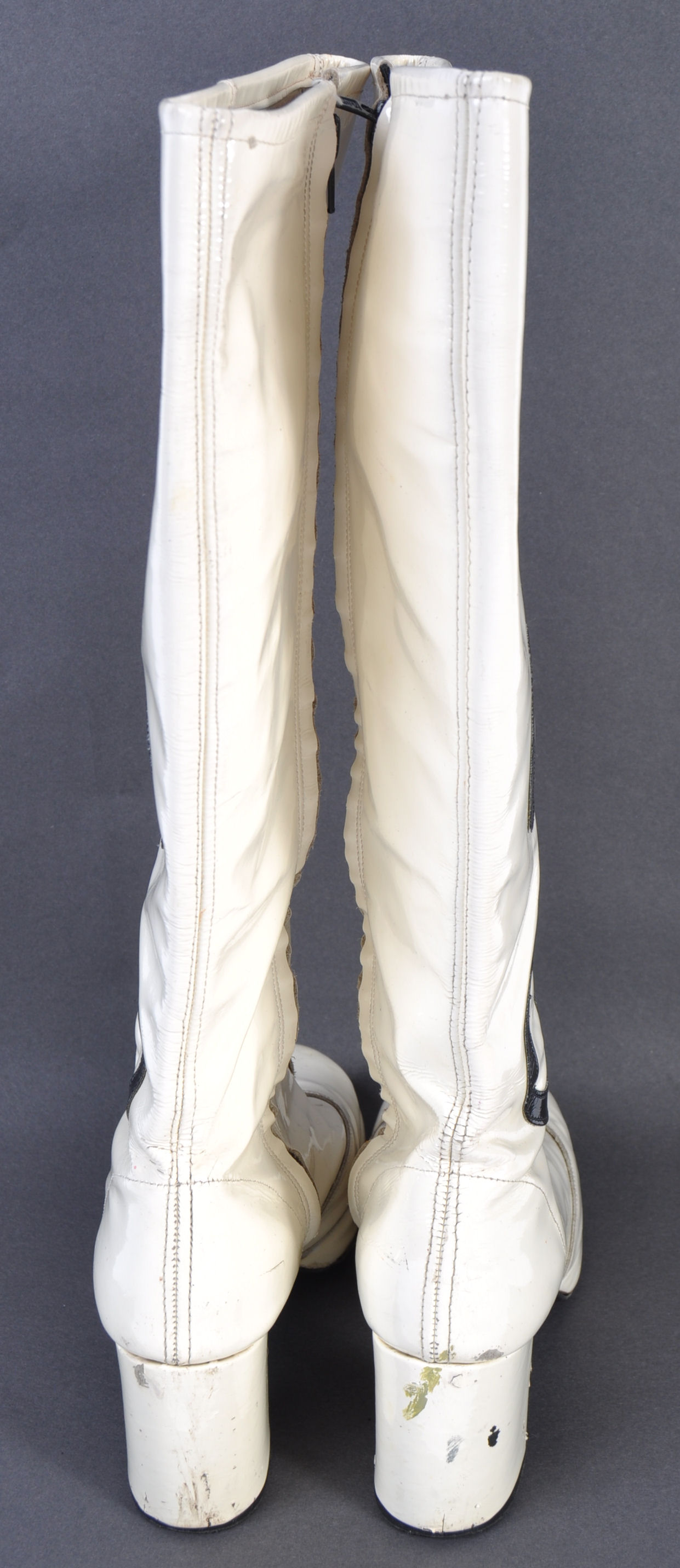 UNIFORMS AND FANCY DRESS - A PAIR OF WHITE RETRO VINATEB 1960S LADIES GOGO BOOTS. - Image 4 of 7