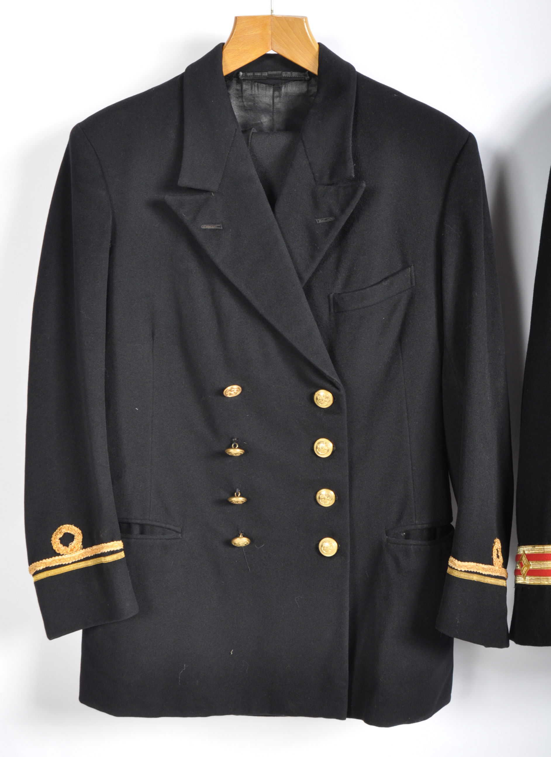 UNIFORMS AND FANCY DRESS - ROYAL NAVY LIEUTENANTS UNIFORM AND OTHER - Image 3 of 5