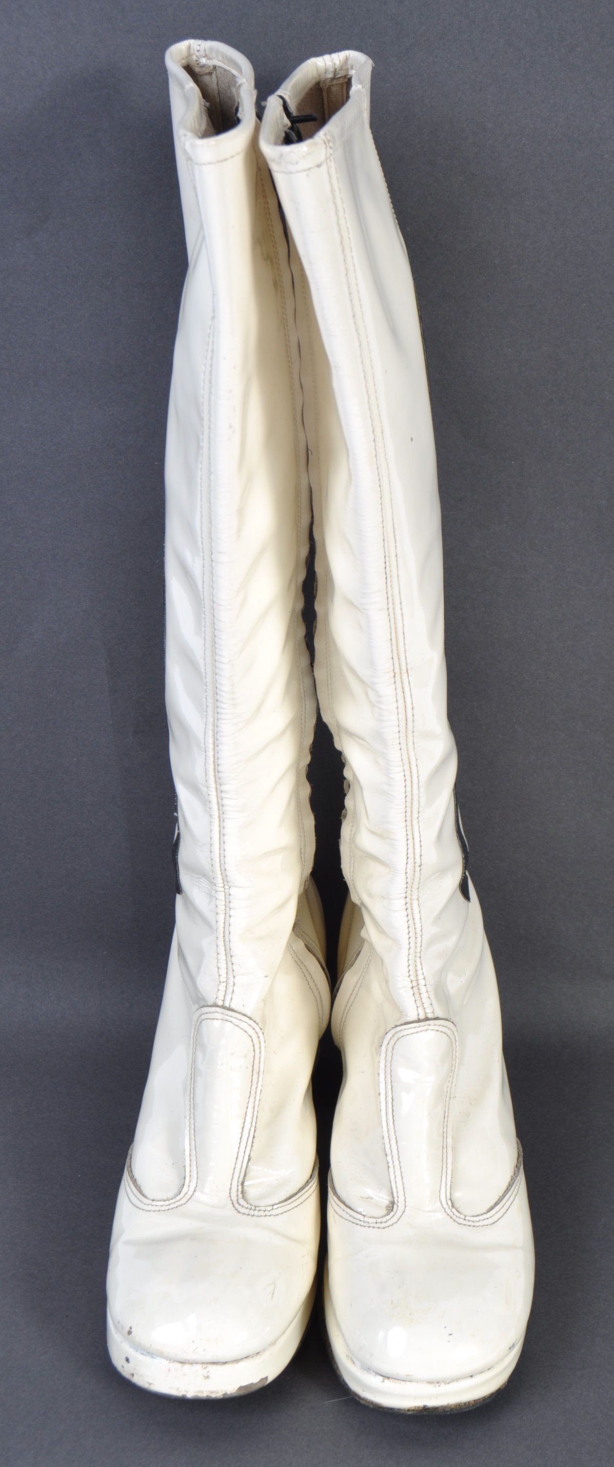 UNIFORMS AND FANCY DRESS - A PAIR OF WHITE RETRO VINATEB 1960S LADIES GOGO BOOTS. - Image 3 of 7