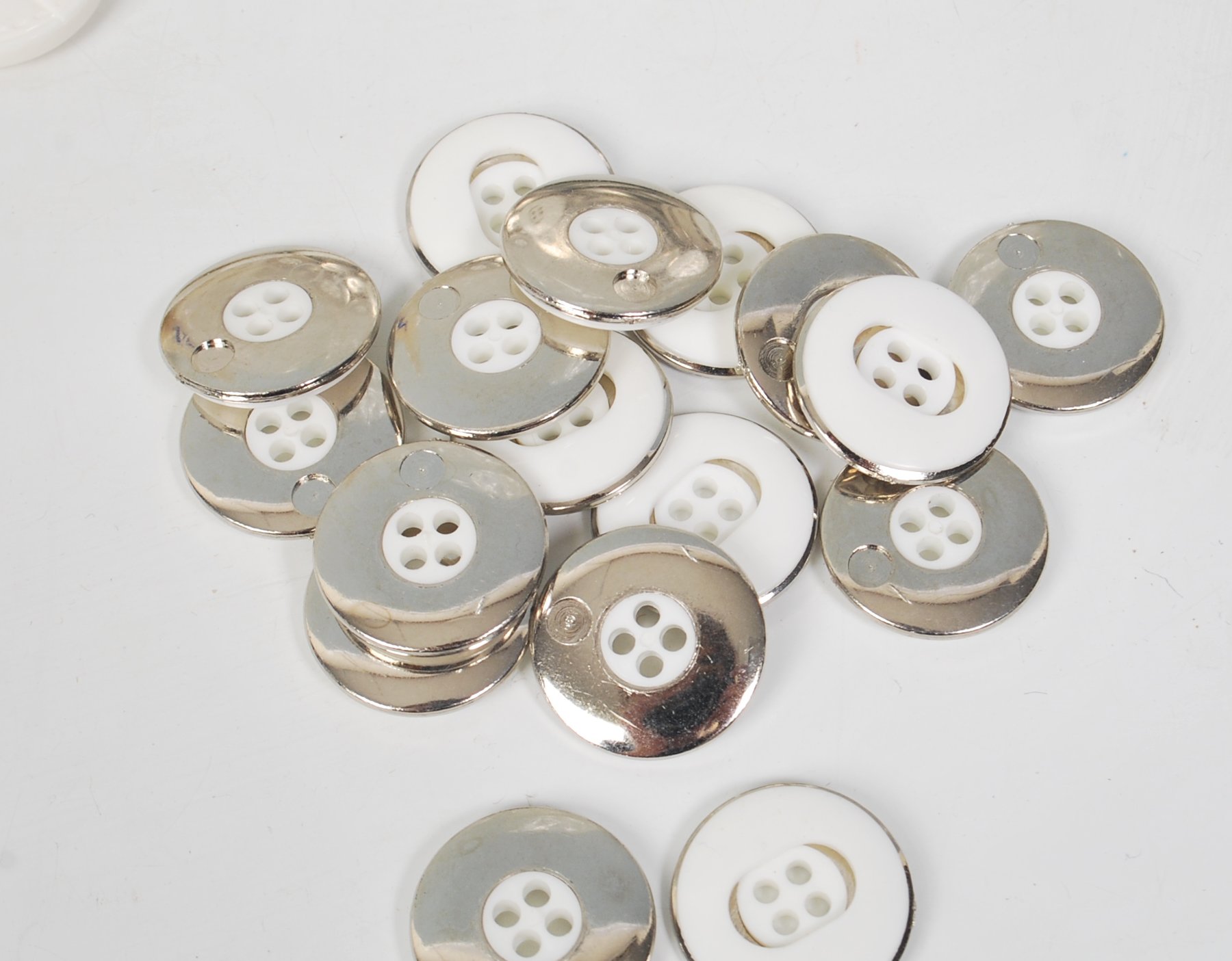 FROM A LARGE PRIVATE COLLECTION OF BUTTONS - Image 8 of 11