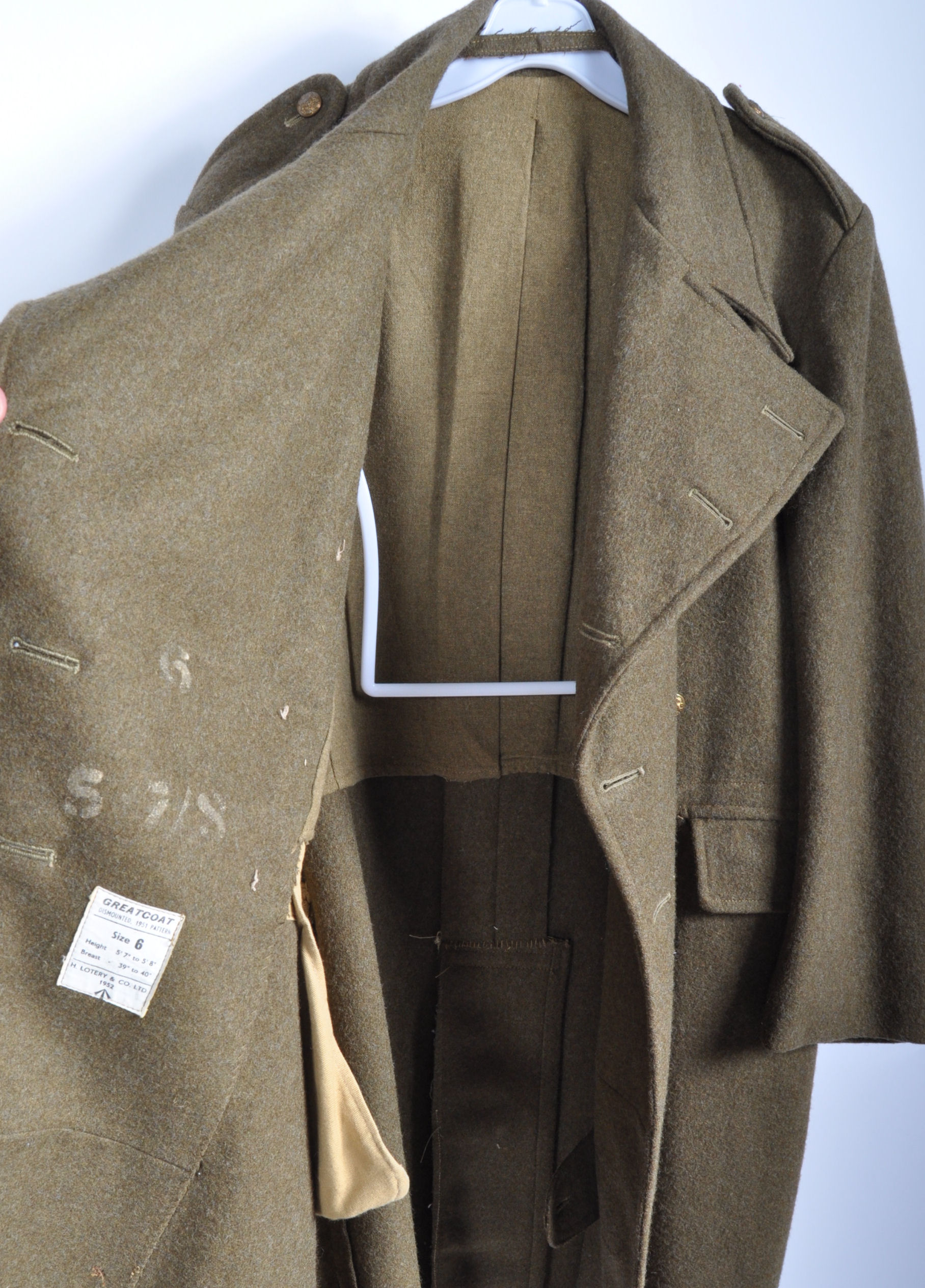 UNIFORMS & FANCY DRESS - A BRITISH ARMY GREATCOAT - Image 5 of 5