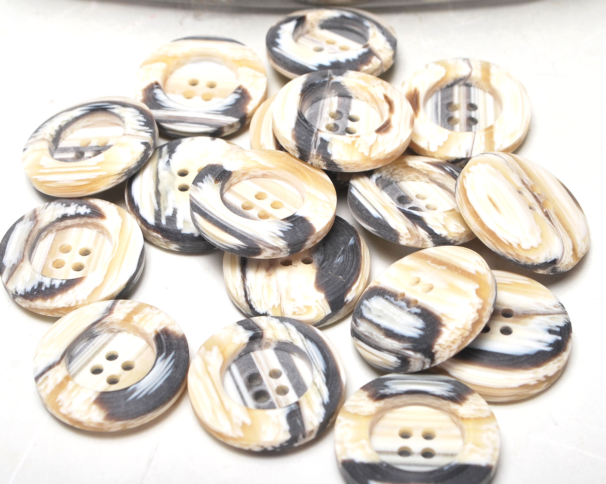 FROM A LARGE PRIVATE COLLECTION OF BUTTONS - Image 3 of 5