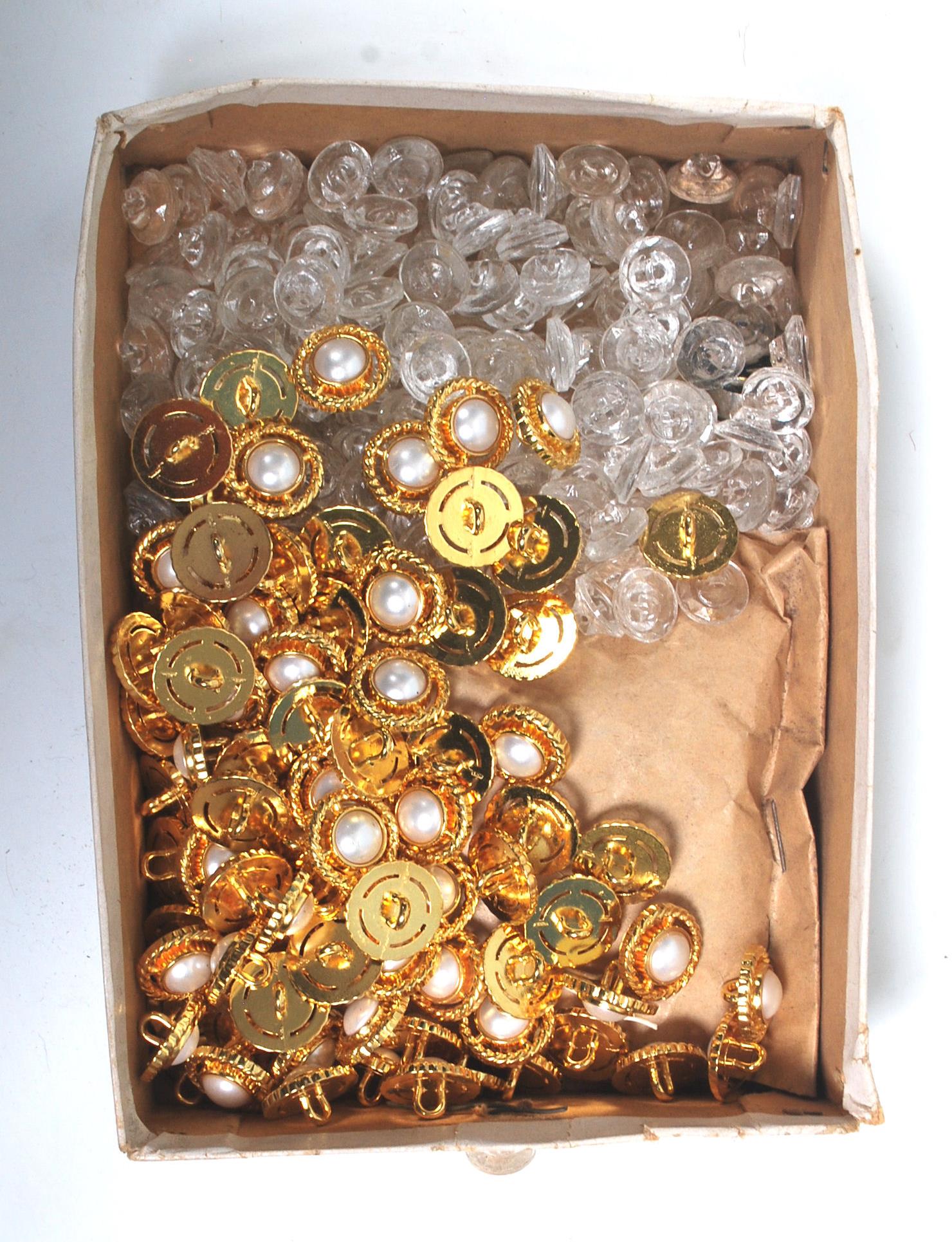 FROM A LARGE PRIVATE COLLECTION OF BUTTONS - Image 8 of 9