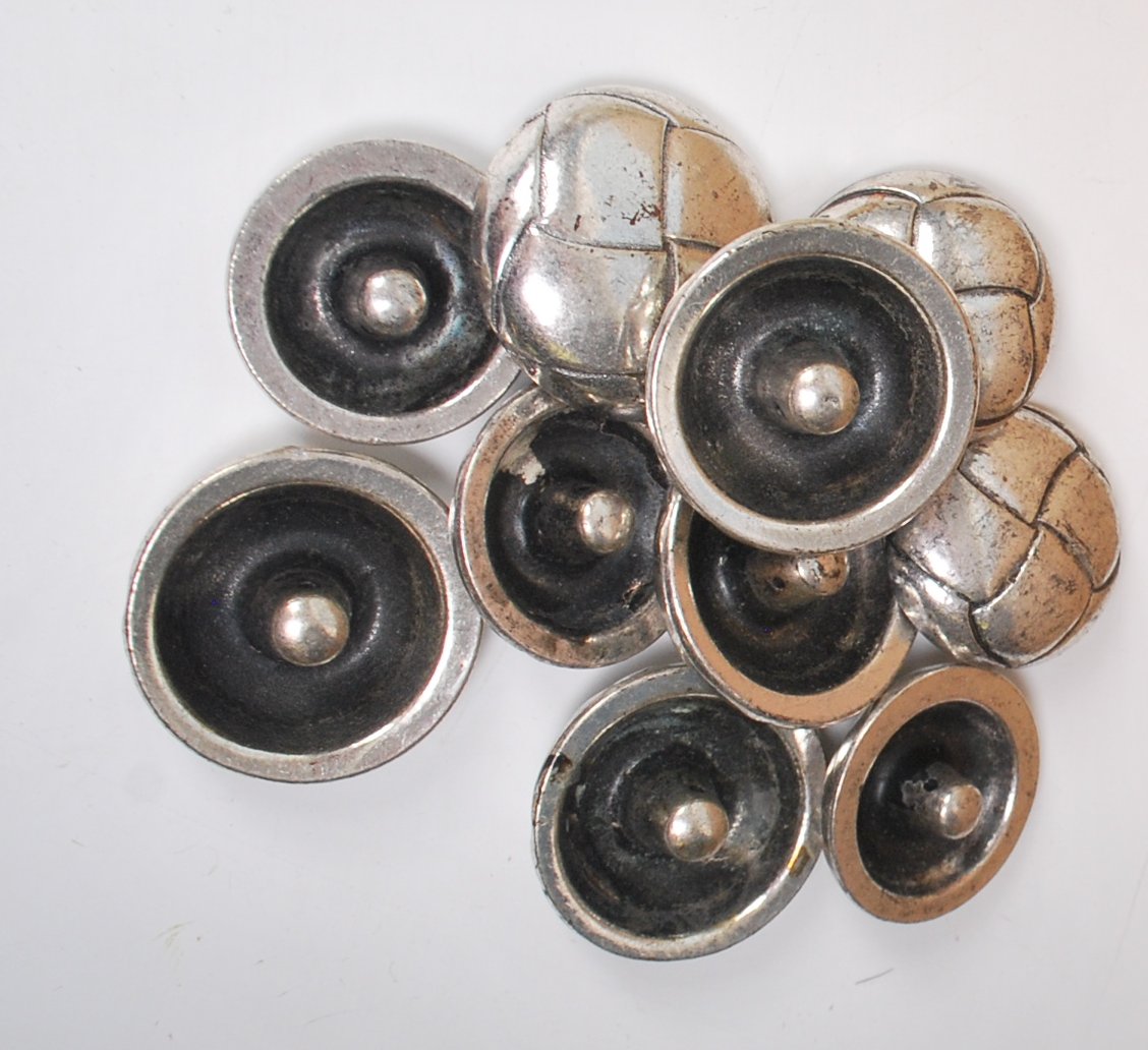 FROM A LARGE PRIVATE COLLECTION OF BUTTONS - Image 7 of 8