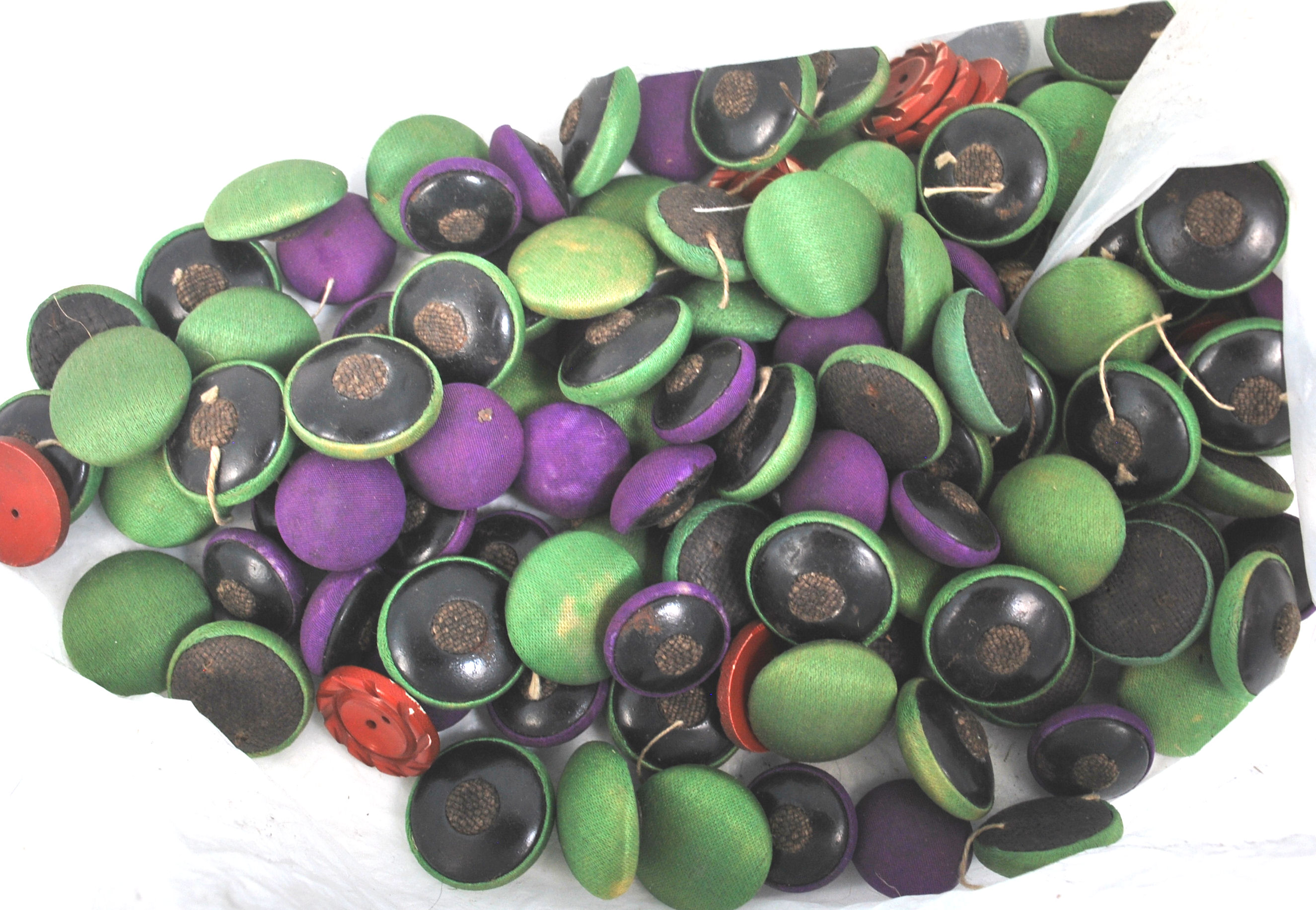 FROM A LARGE PRIVATE COLLECTION OF BUTTONS - Image 5 of 9