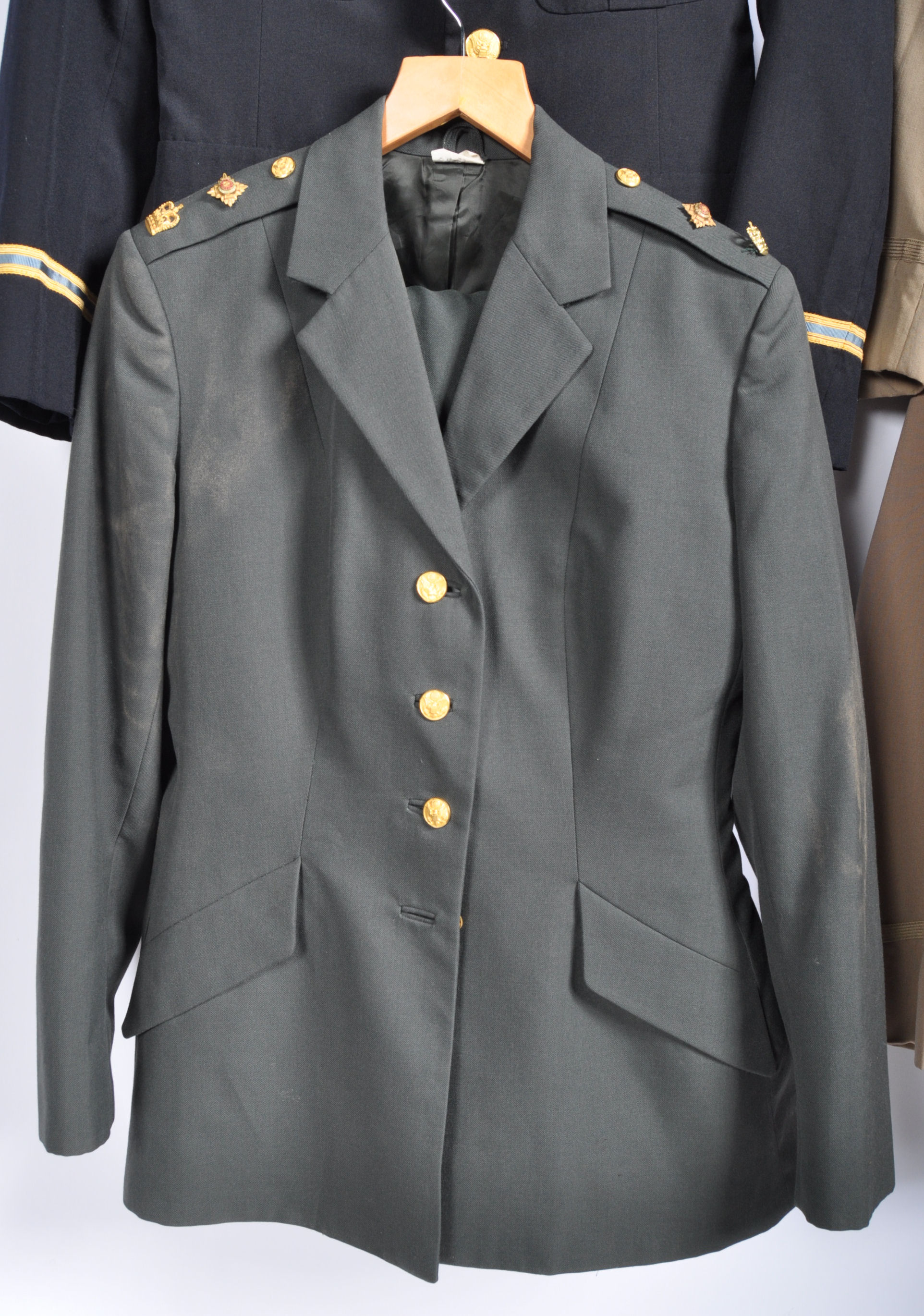 UNIFORMS & FANCY DRESS - A COLLECTION OF FOUR MILITARY AND NAVAL UNIFORM JACKETS. - Image 5 of 5