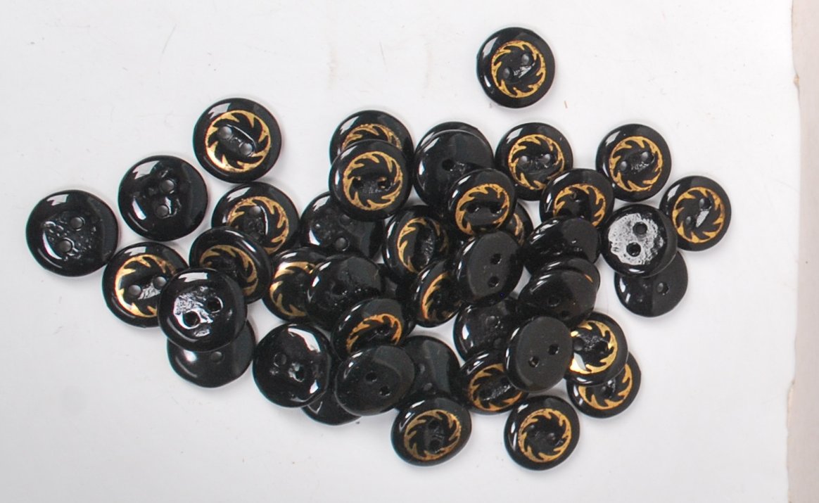 FROM A LARGE PRIVATE COLLECTION OF BUTTONS - Image 5 of 8