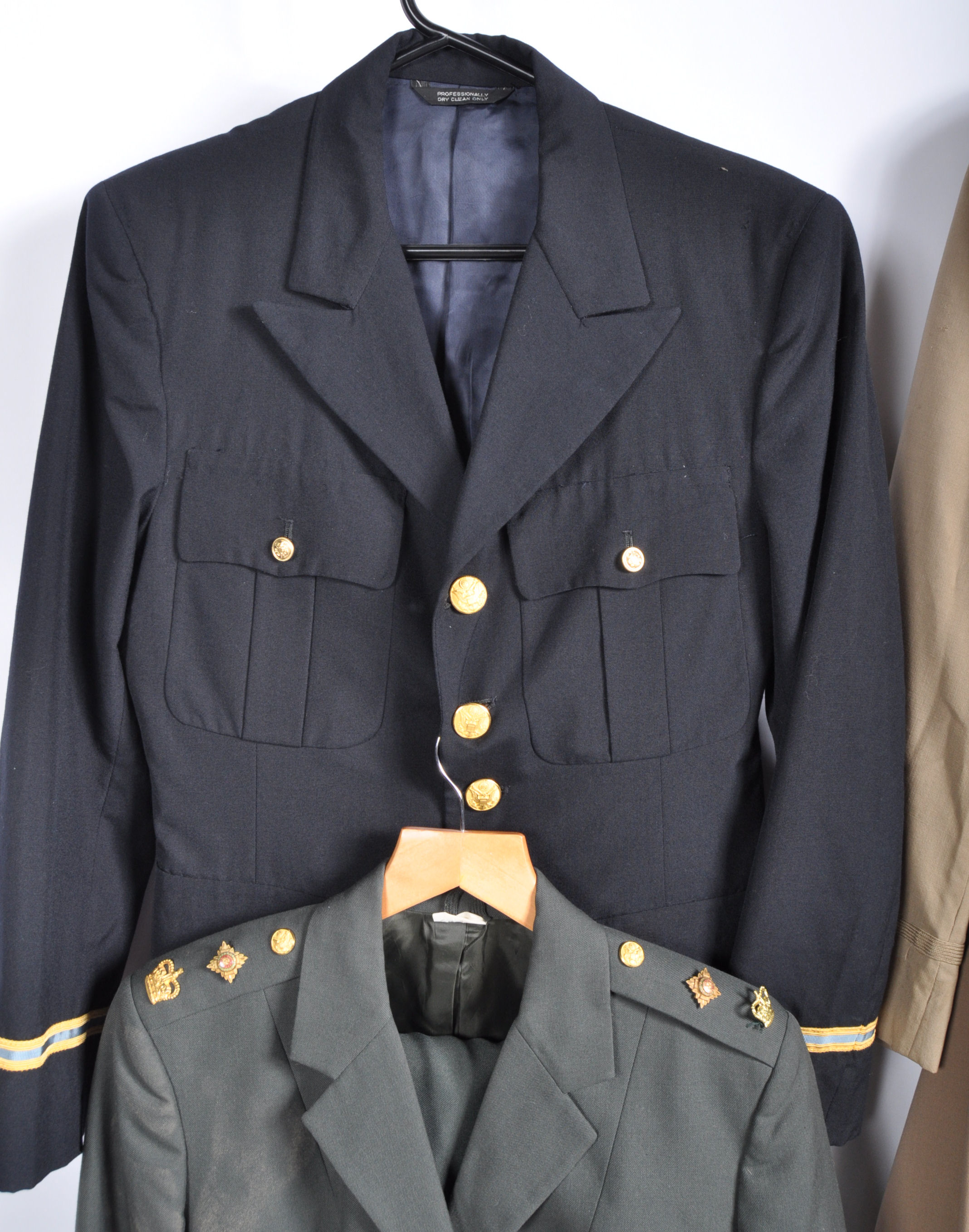 UNIFORMS & FANCY DRESS - A COLLECTION OF FOUR MILITARY AND NAVAL UNIFORM JACKETS. - Image 4 of 5