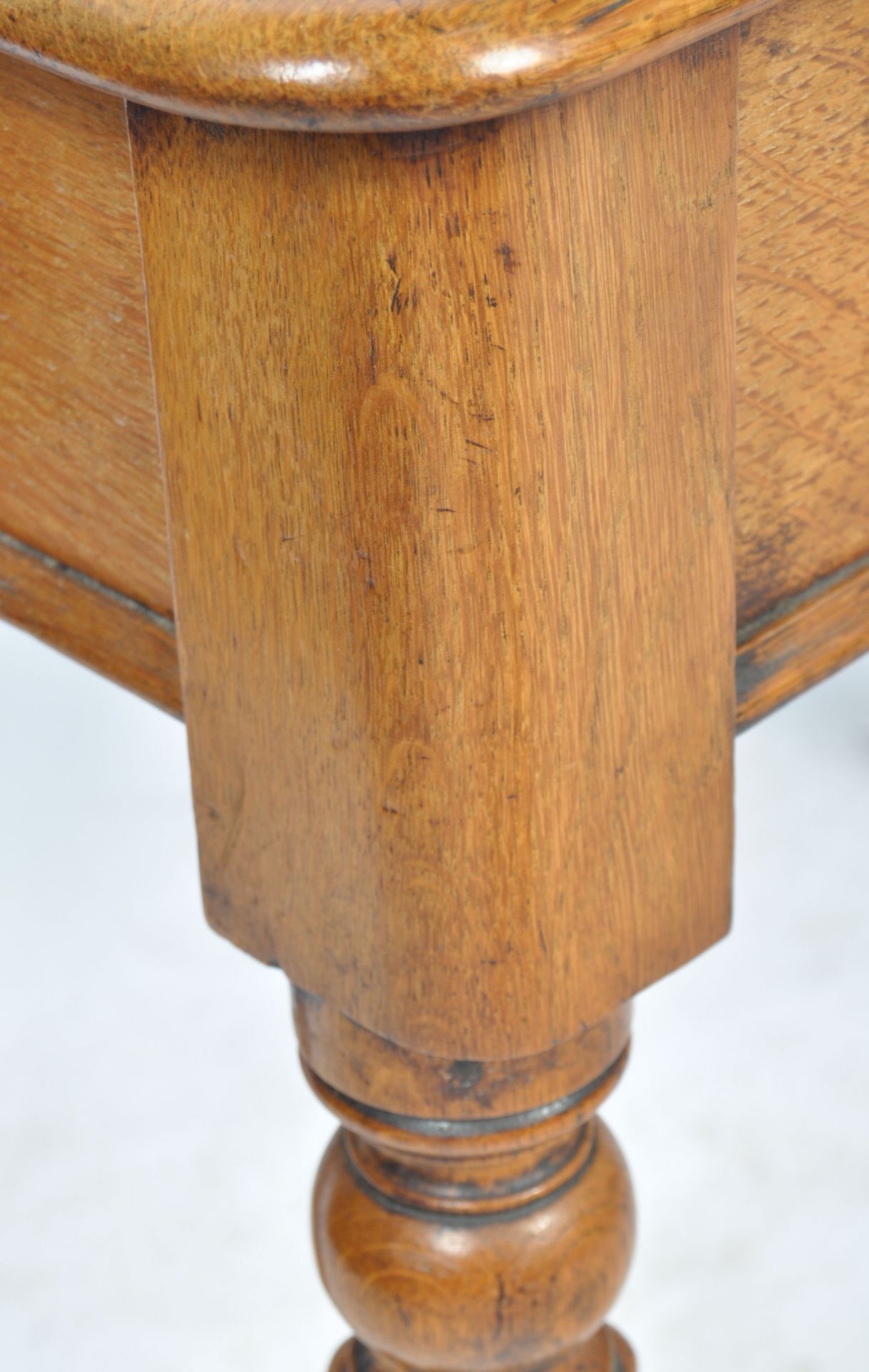 19TH CENTURY VICTORIAN ENGLISH ANTIQUE OAK CONSOLE TABLE - Image 5 of 6