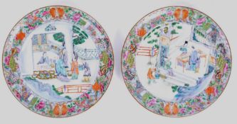 STUNNING PAIR OF ANTIQUE CHINESE PORCELAIN PLATES