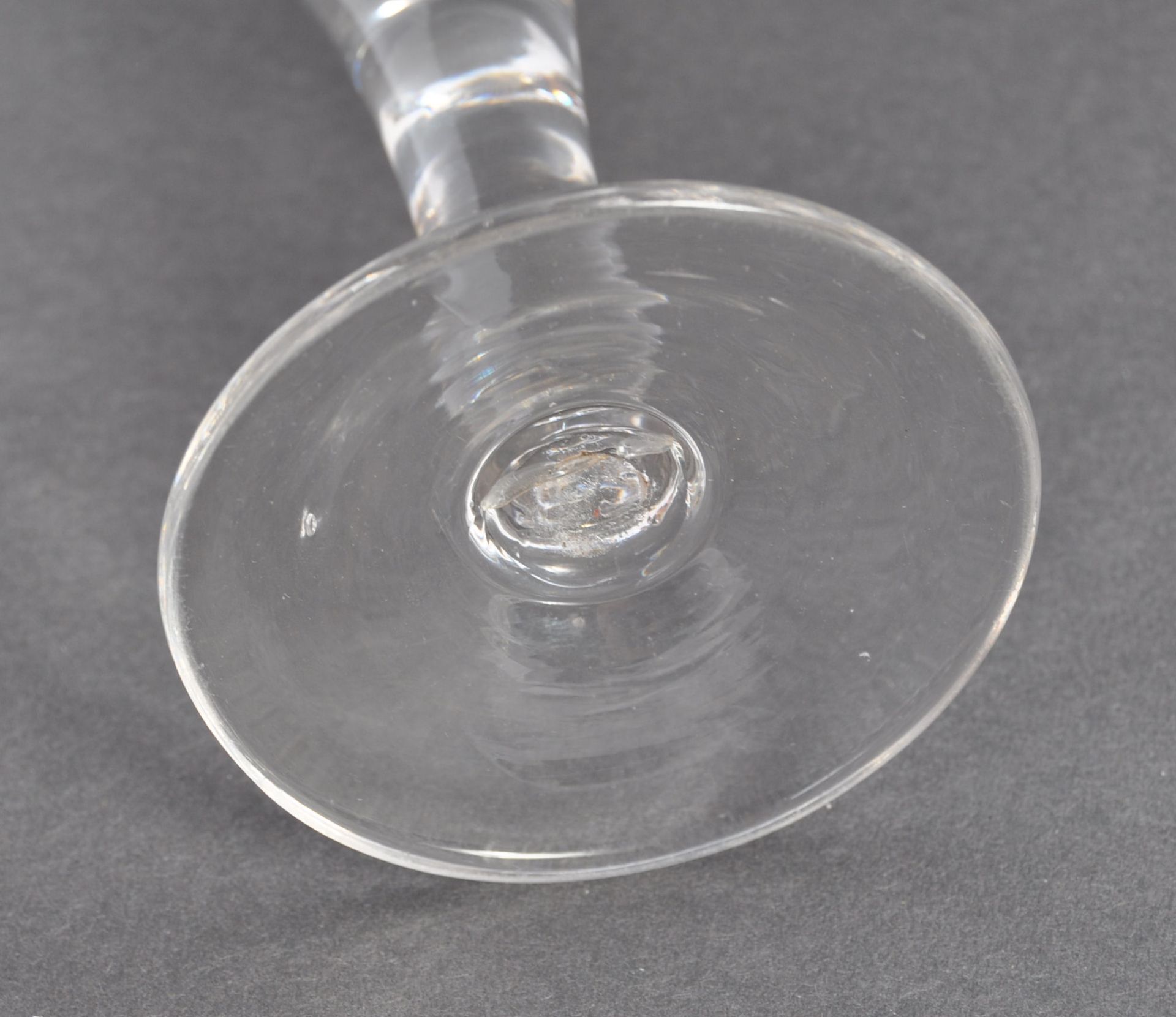 MID 18TH CENTURY GEORGIAN ENGLISH HAND BLOWN WINE GLASS - Image 4 of 4