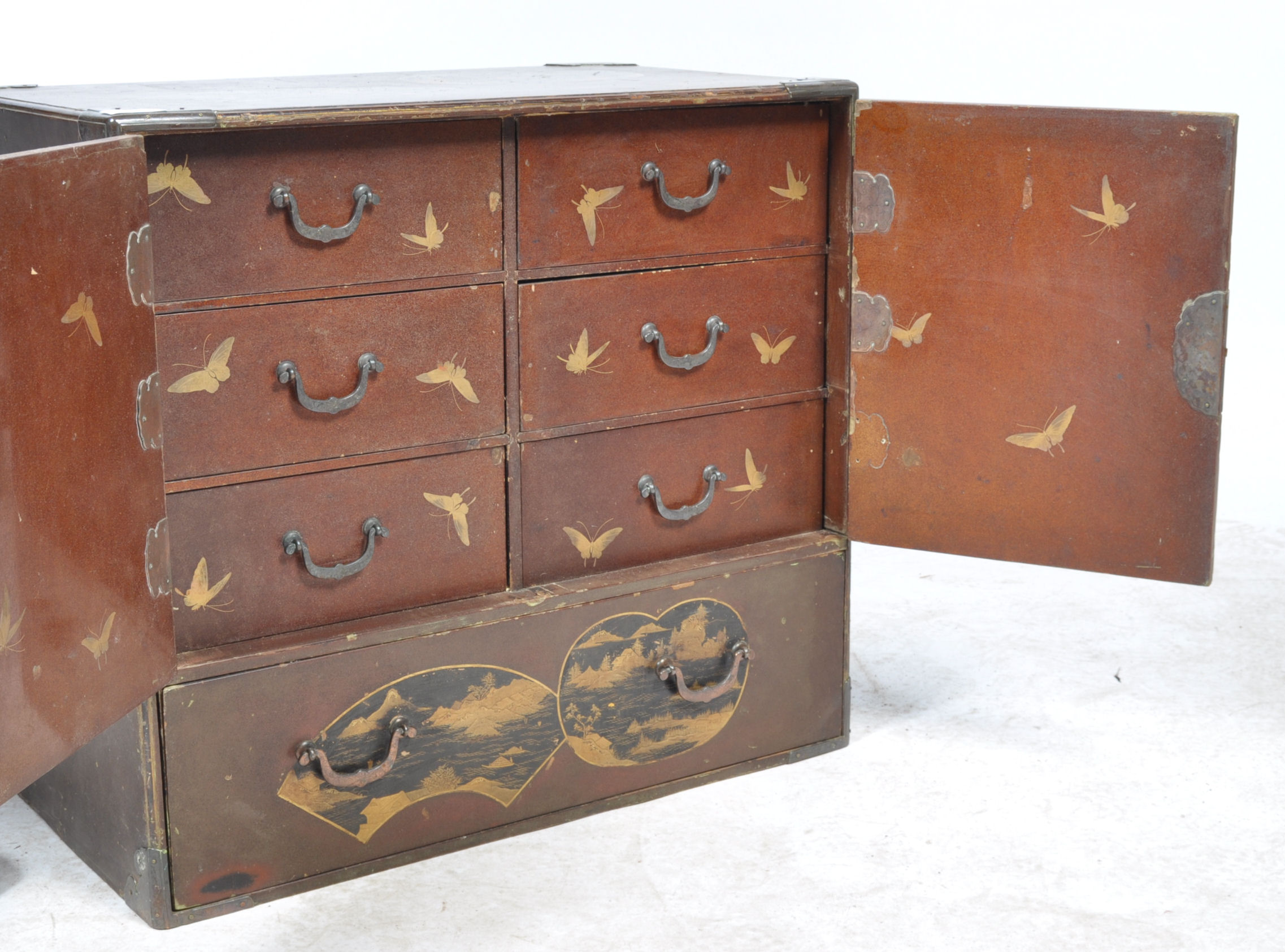 19TH CENTURY JAPANESE MEIJI LACQUERED TABLE CABINET - Image 3 of 5