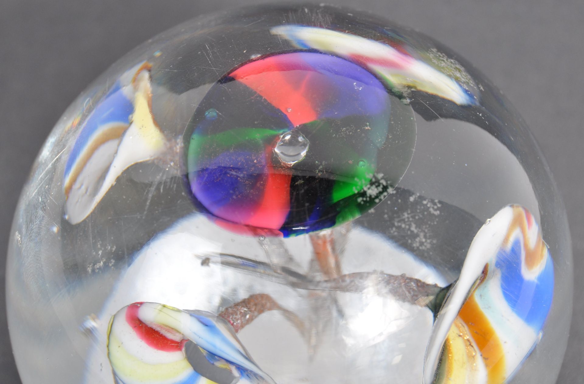 19TH CENTURY VICTORIAN ANTIQUE GLASS PAPERWEIGHT - Image 4 of 5