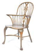 19TH CENTURY THAMES VALLEY WINDSOR ANTIQUE ARM CHAIR