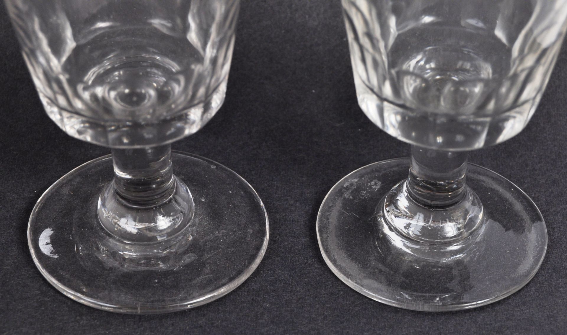 SET OF FOUR 19TH CENTURY VICTORIAN PANEL CUT BUCKET WINE GLASSES - Image 5 of 6