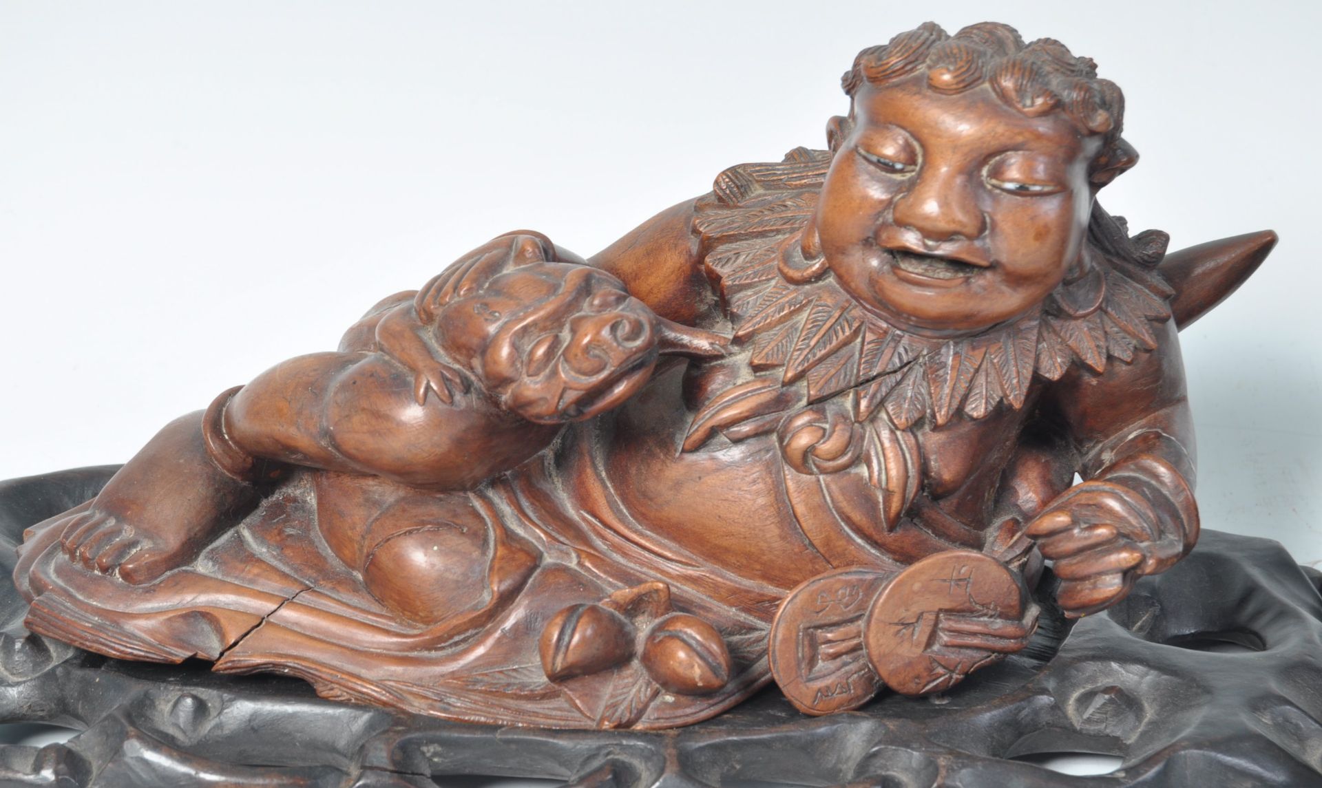 A PAIR OF CHINESE CARVED WOOD FIGURES OF RECLINING - Image 3 of 5